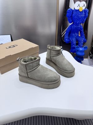 Répliques de chaussures UGG 06OR277