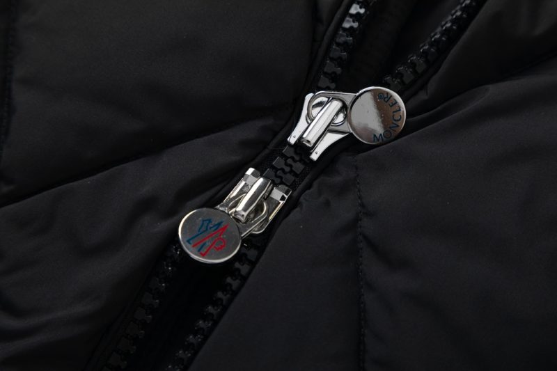 Réplique de vêtements Moncler 01RA46